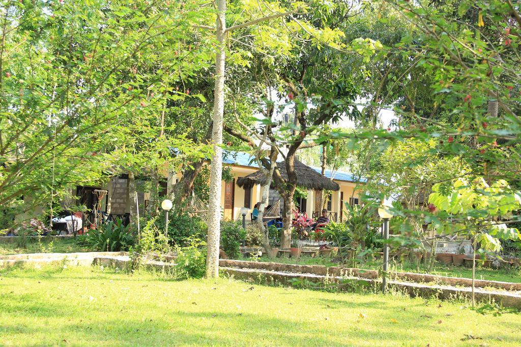 Chitwan Safari Camp & Lodge โซราฮา ภายนอก รูปภาพ