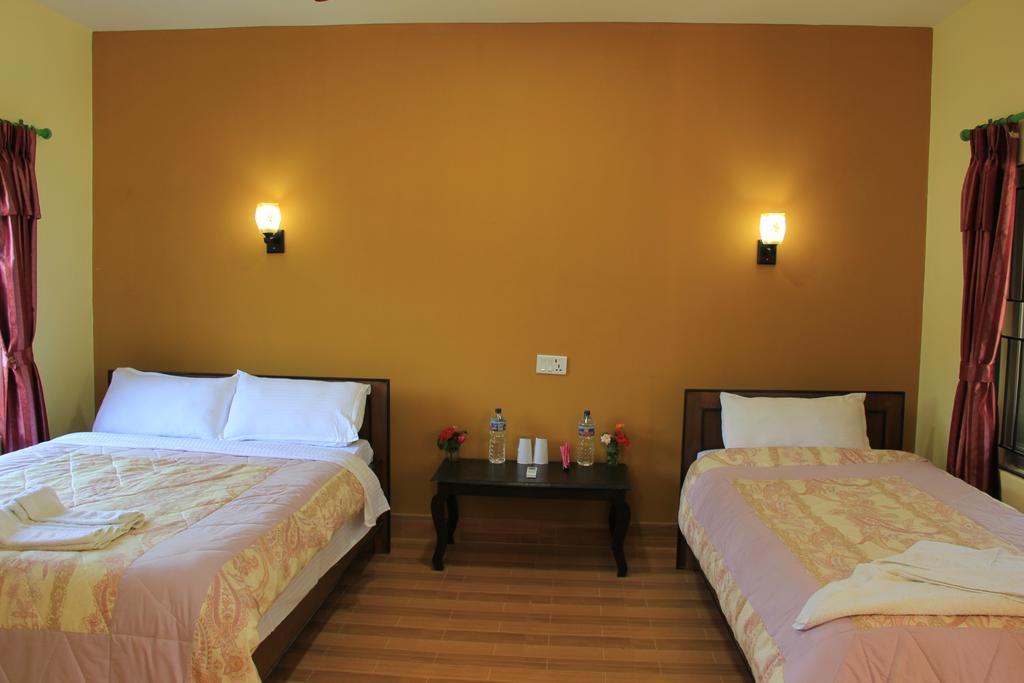 Chitwan Safari Camp & Lodge โซราฮา ภายนอก รูปภาพ