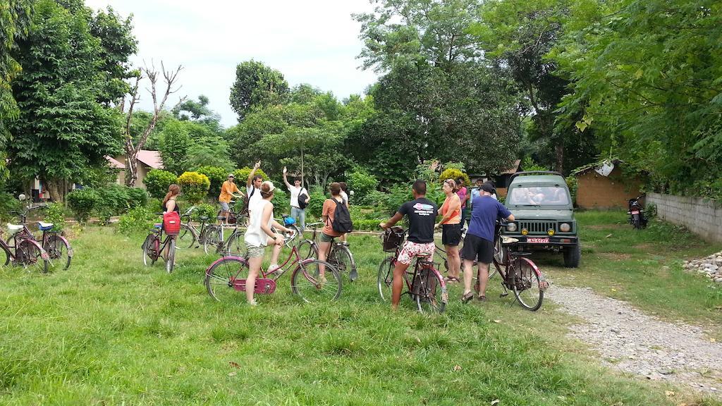 Chitwan Safari Camp & Lodge โซราฮา ภายนอก รูปภาพ