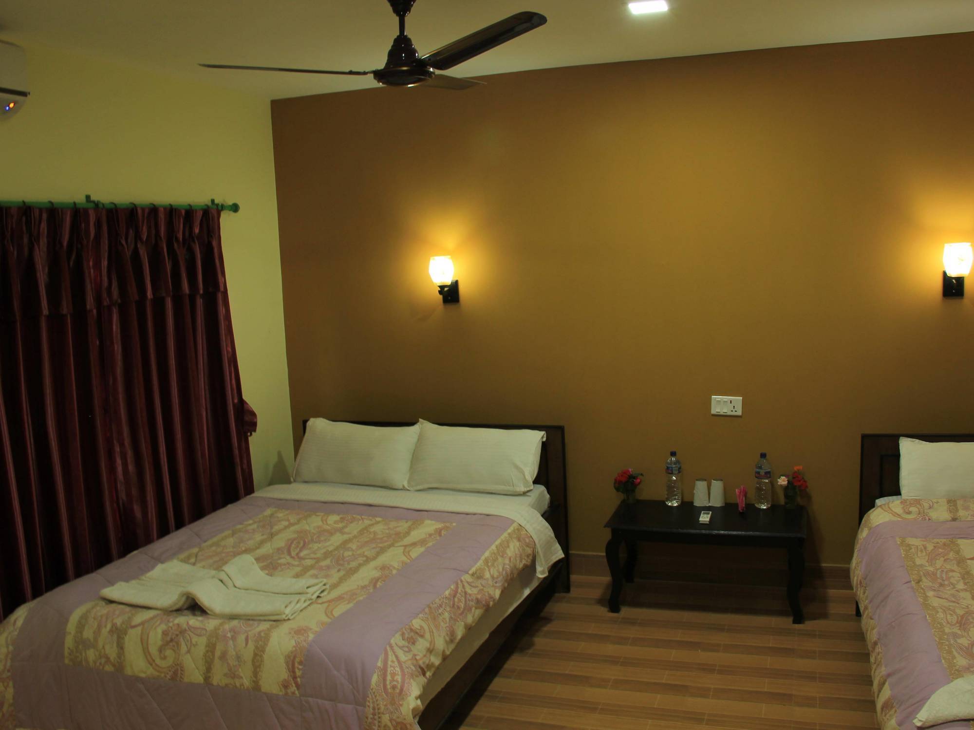 Chitwan Safari Camp & Lodge โซราฮา ภายนอก รูปภาพ