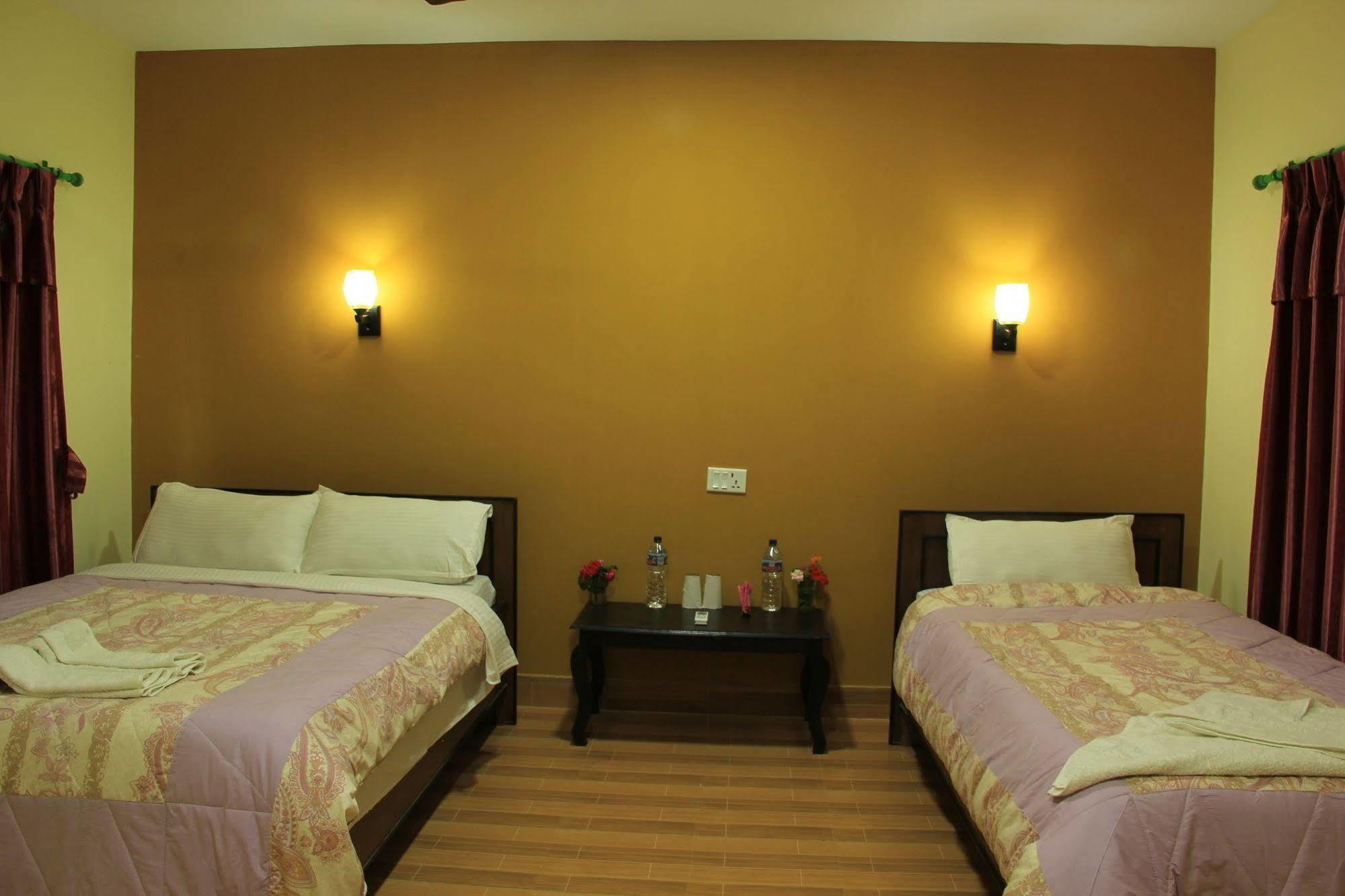 Chitwan Safari Camp & Lodge โซราฮา ภายนอก รูปภาพ