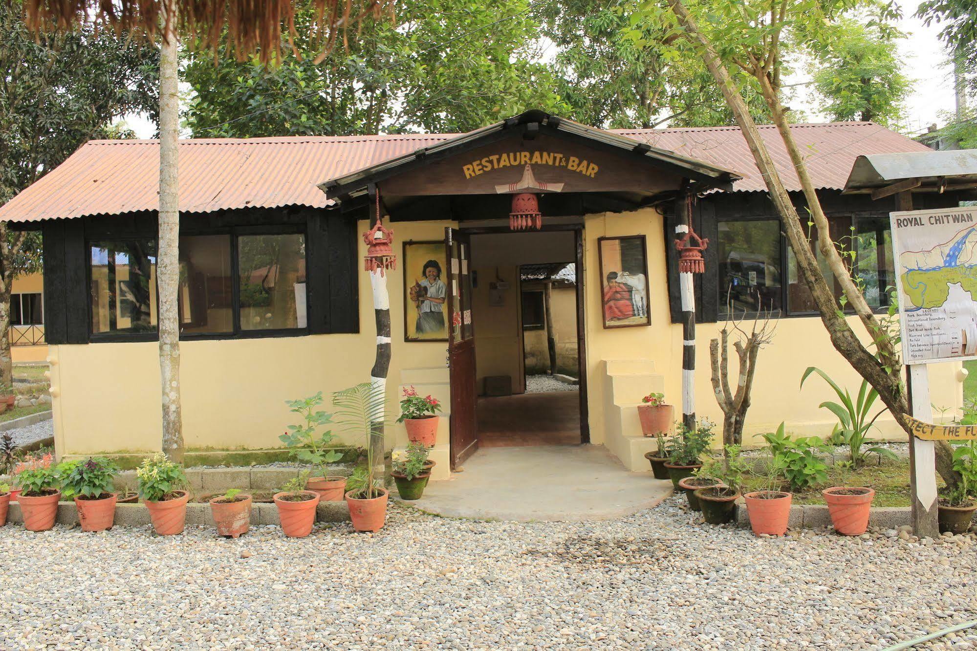 Chitwan Safari Camp & Lodge โซราฮา ภายนอก รูปภาพ