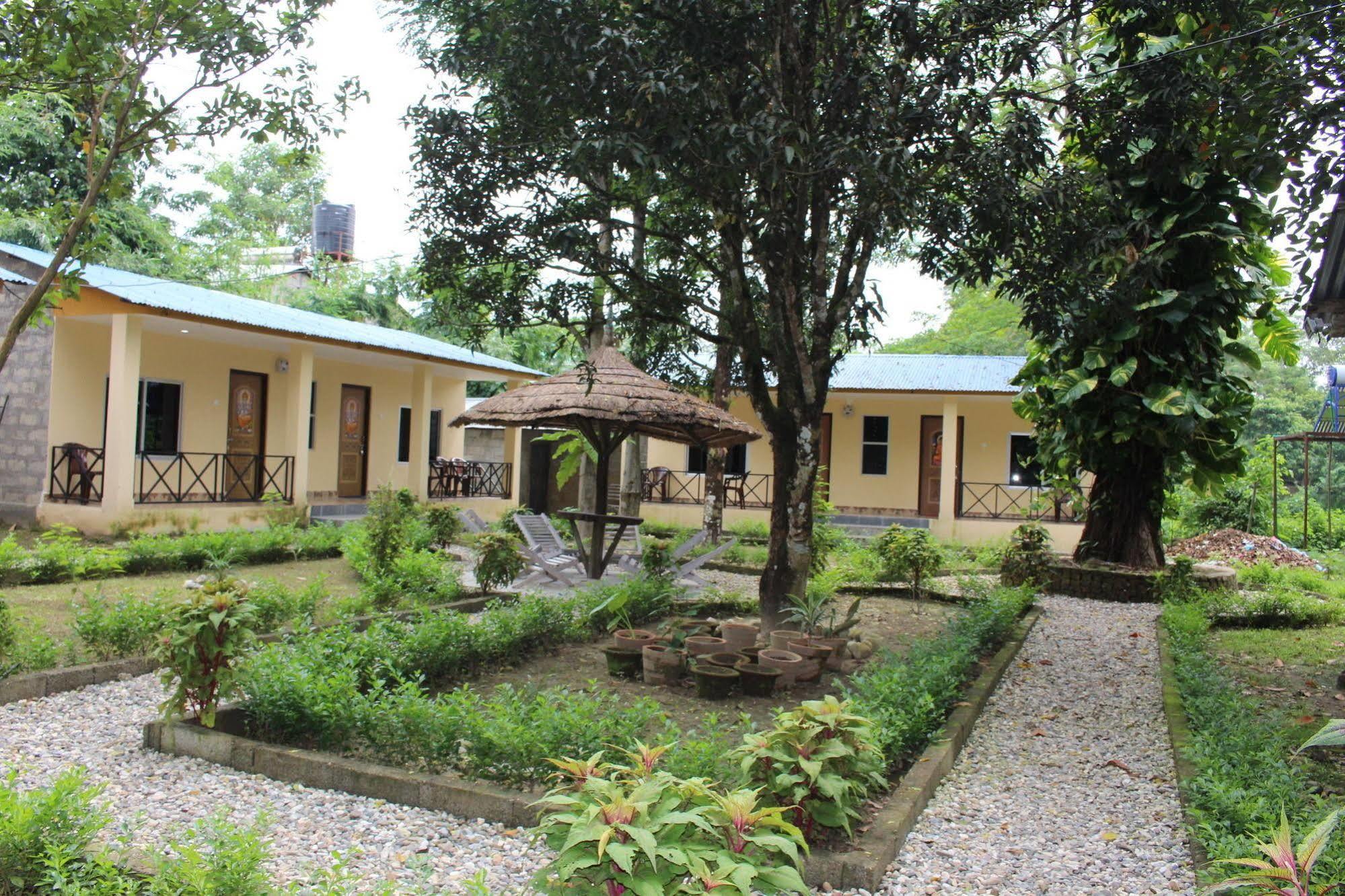 Chitwan Safari Camp & Lodge โซราฮา ภายนอก รูปภาพ