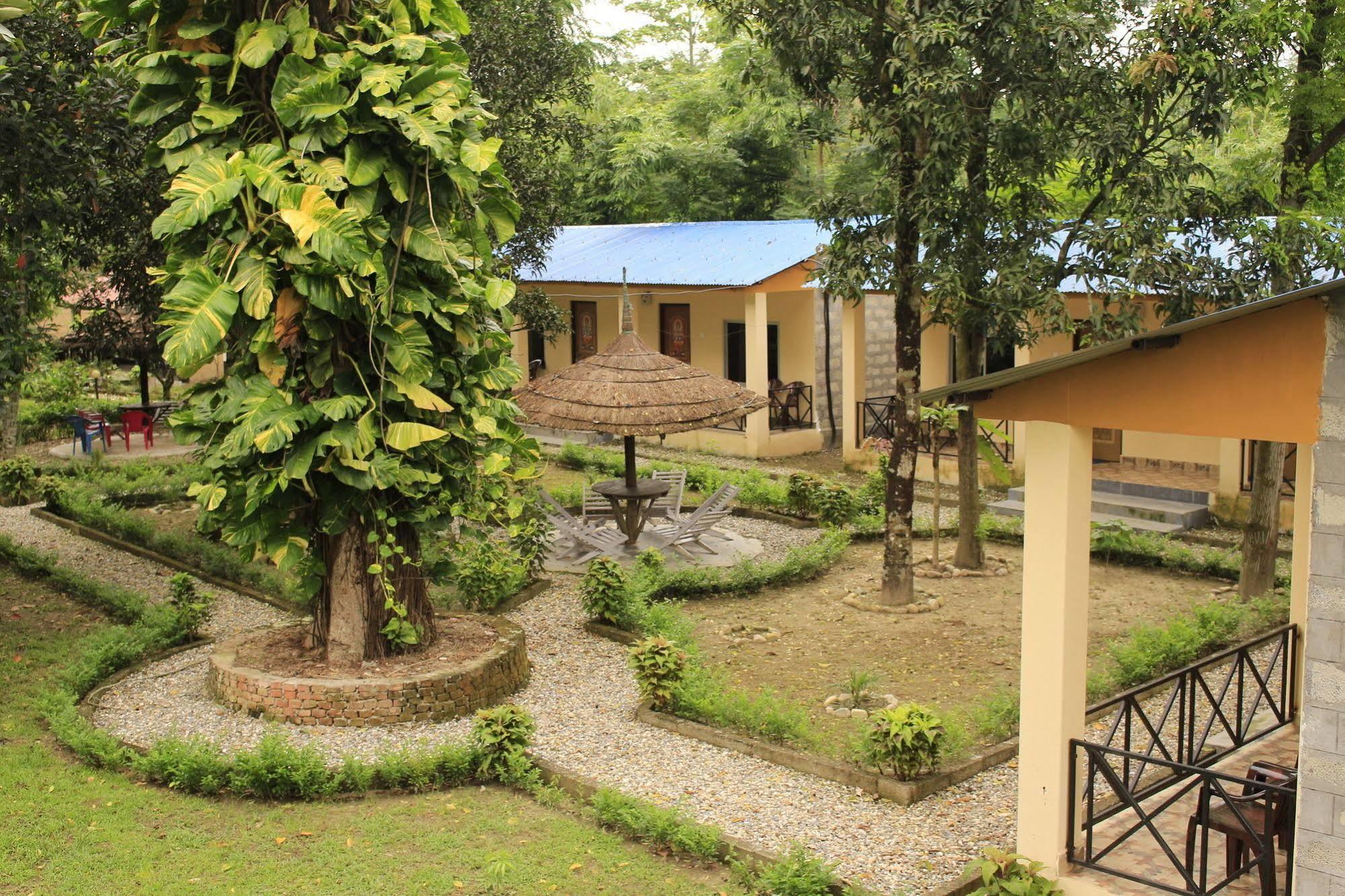 Chitwan Safari Camp & Lodge โซราฮา ภายนอก รูปภาพ